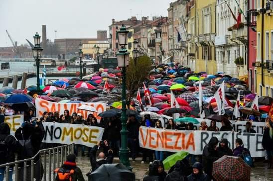 Venetians Protest Over Flooding, Cruise Ships